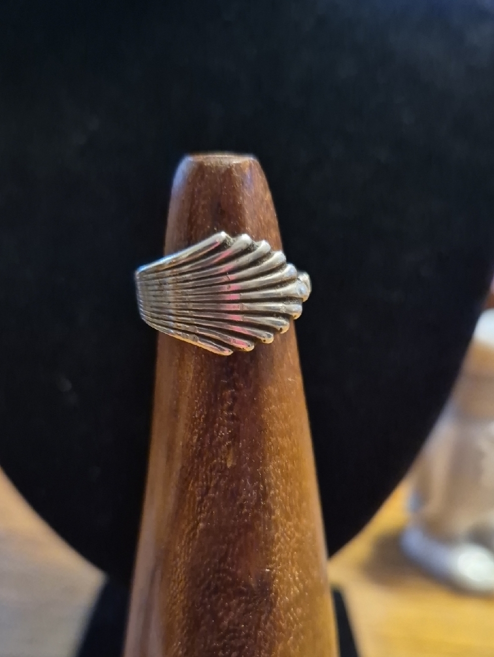 Silver Tone Shell-Style Sterling Ring - Sculpted Fan Design